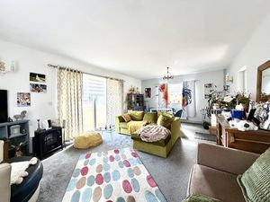 Annexe Living Dining Room- click for photo gallery